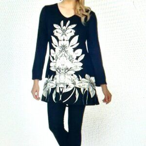 NWT Modern Black and White Floral Tunic Sweater Dress L-XL